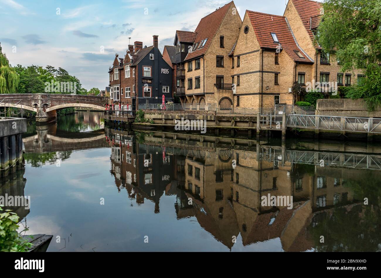 Quayside, River Wensum, Norwich, Ribs of Beef Pub, Fye Bridge. Foto Stock