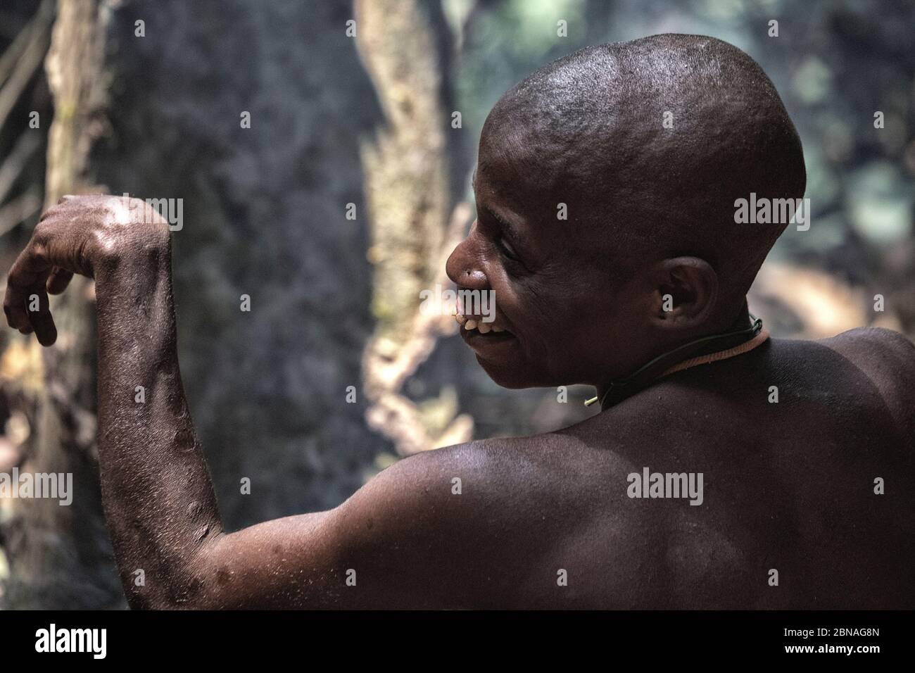 Tribù dei Pigmy nella riserva forestale di DZANGA-Sanha, REPUBBLICA CENTRAFRICANA Foto Stock