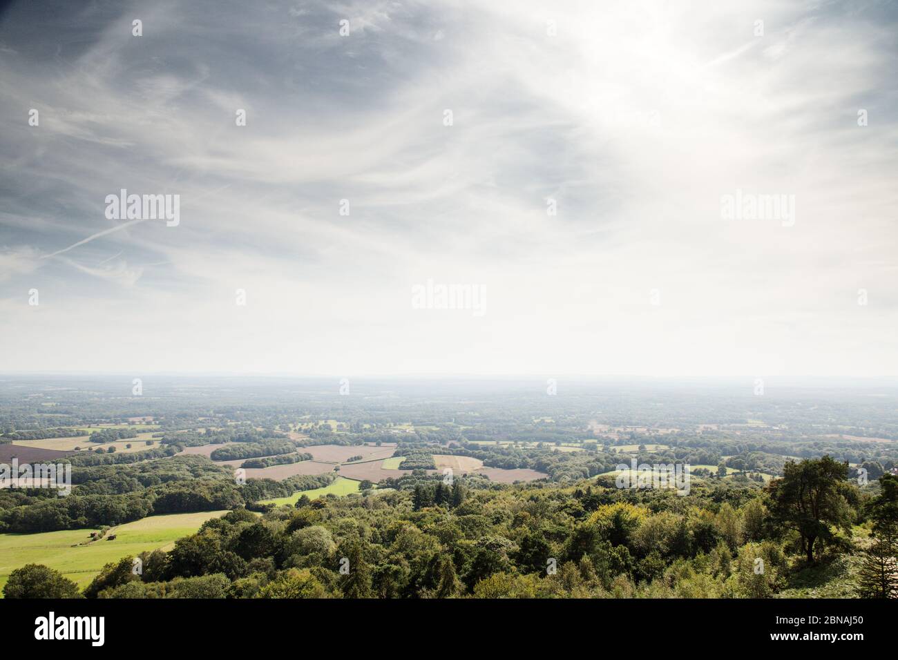 vista panoramica sulla collina che si affaccia sulla campagna del surrey Foto Stock