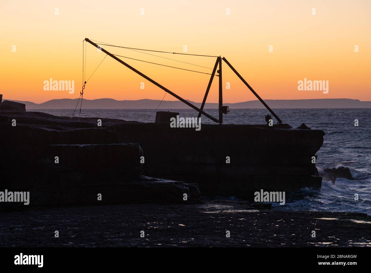 Portland Bill, Dorset, Regno Unito. 14 MAGGIO 2020. Regno Unito Meteo. Croccante e limpida alba sulla costa meridionale del Dorset. Credito: DTNews/Alamy Live Foto Stock