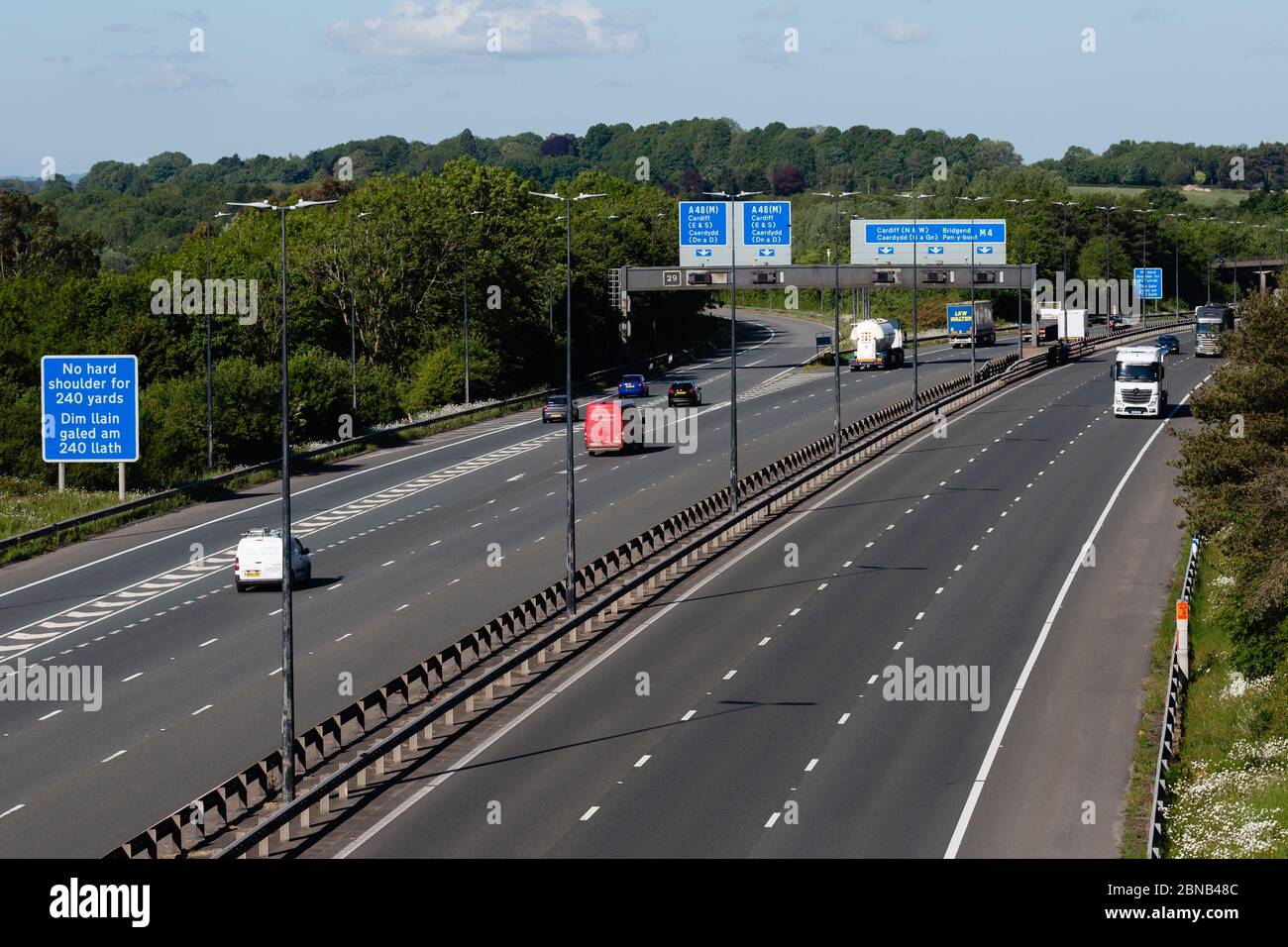 Newport, Galles, Regno Unito. 14 maggio 2020. Traffico leggero di punta del mattino sull'autostrada M4 in Galles durante l'ottava settimana del blocco di Coronavirus nel Regno Unito. Credit: Tracey Paddison/Alamy Live News Foto Stock