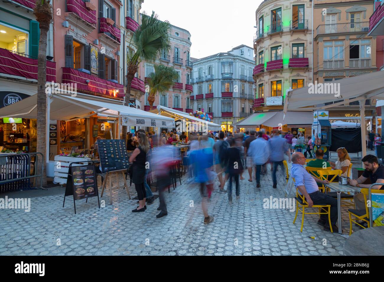 Vista di Plaza del Siglo al tramonto, Malaga, Costa del Sol, Andalusia, Spagna, Europa Foto Stock