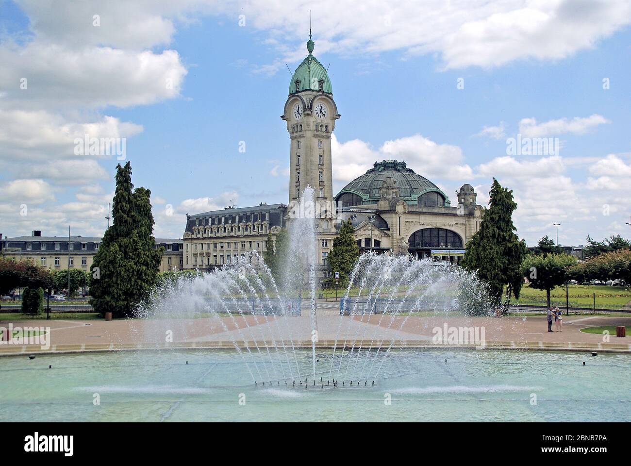 Stazione Benedettini di Limoges e le fontane di Champ de Juillet. Foto Stock