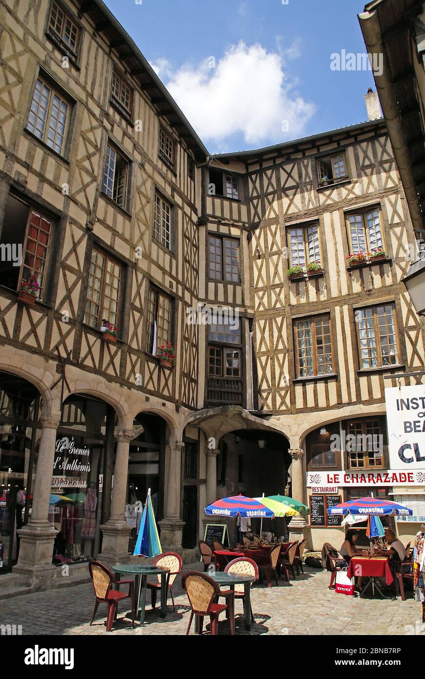 Limoges in Francia: Cour du Temple nel quartiere Chateau della città Foto Stock