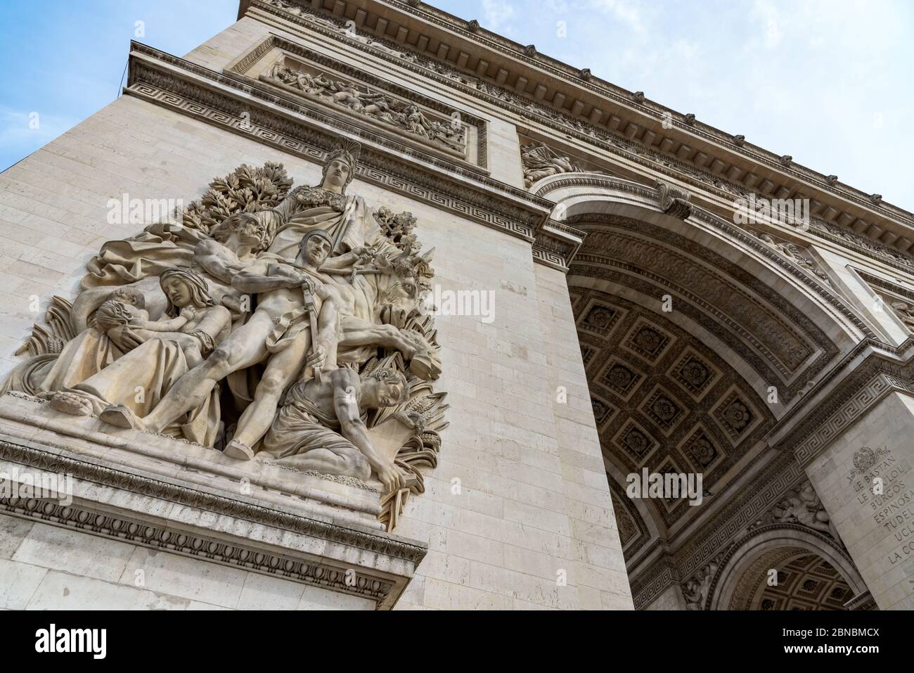 Primo piano vista dell'Arco di Trionfo dell'Etoile, uno dei monumenti più famosi di Parigi, Francia. Foto Stock