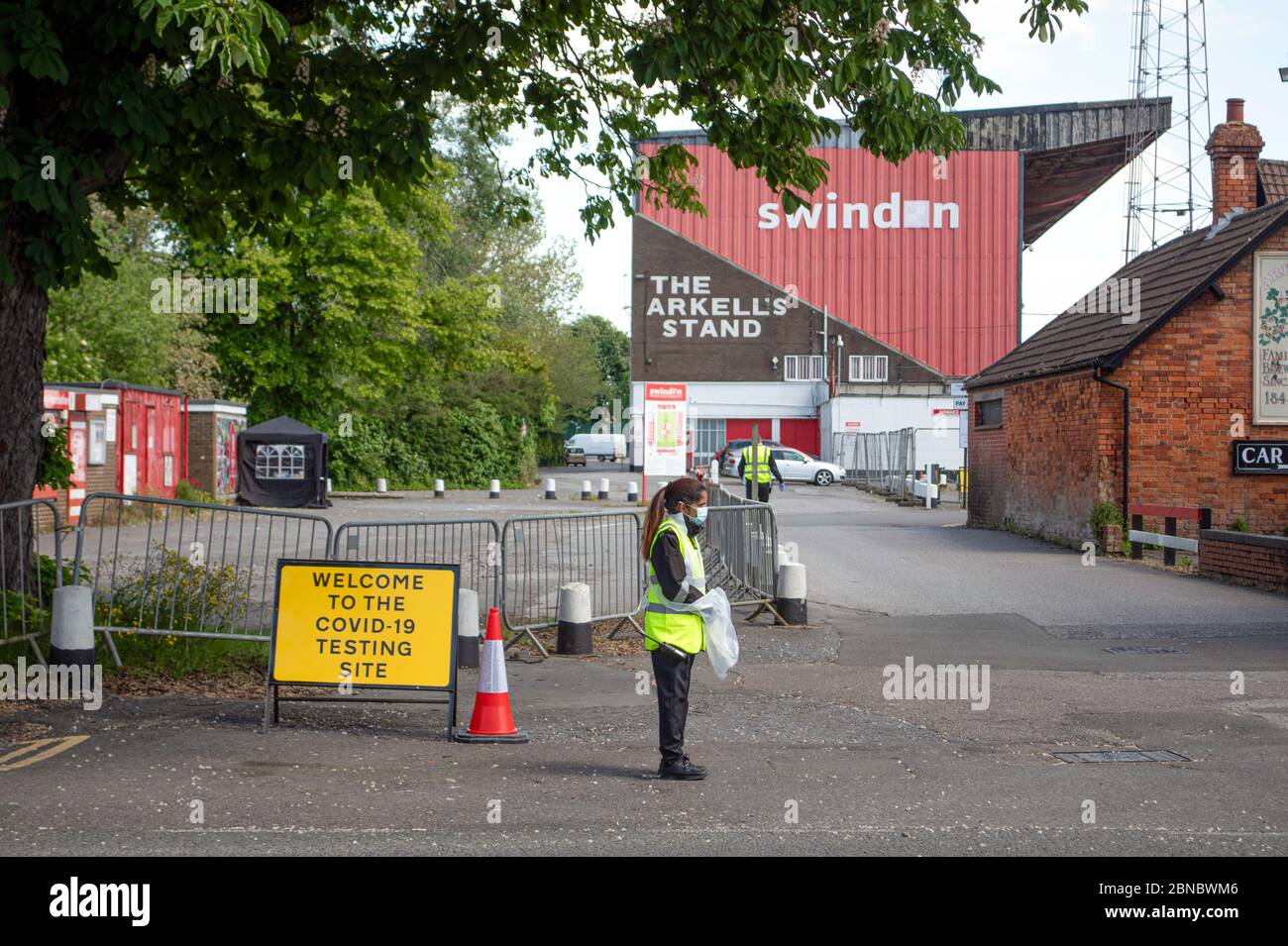 Un nuovo centro di test per il cocid19 coronavirus si apre nel parcheggio della contea di Swindon, sperando di testare fino a 300 persone al giorno Swindon maggio 2020 Foto Stock