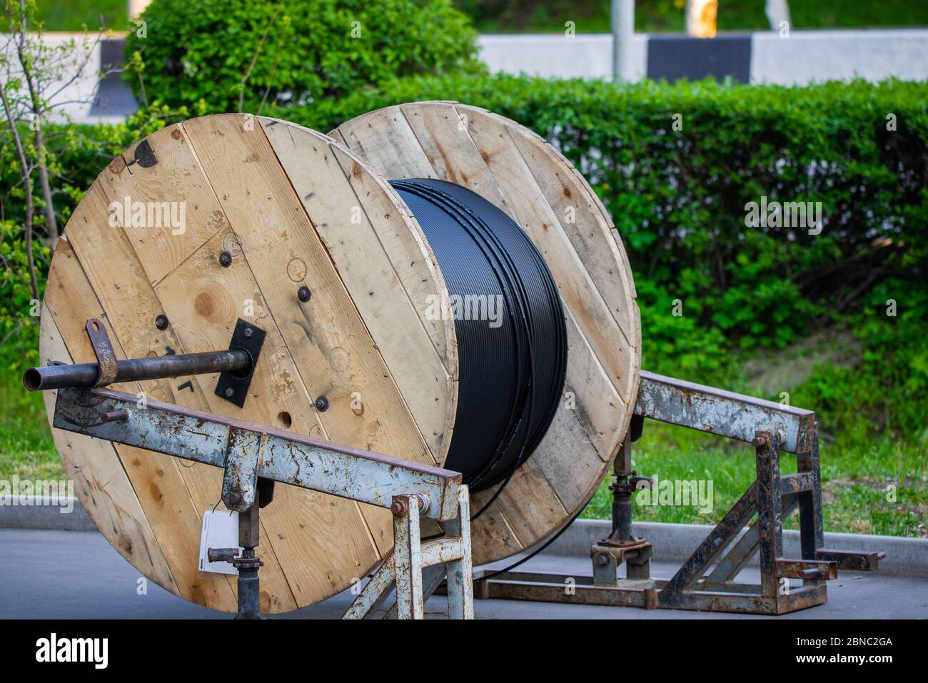 Tamburo per cavi, cavo a fibre ottiche o filo e tecnologia. Foto Stock