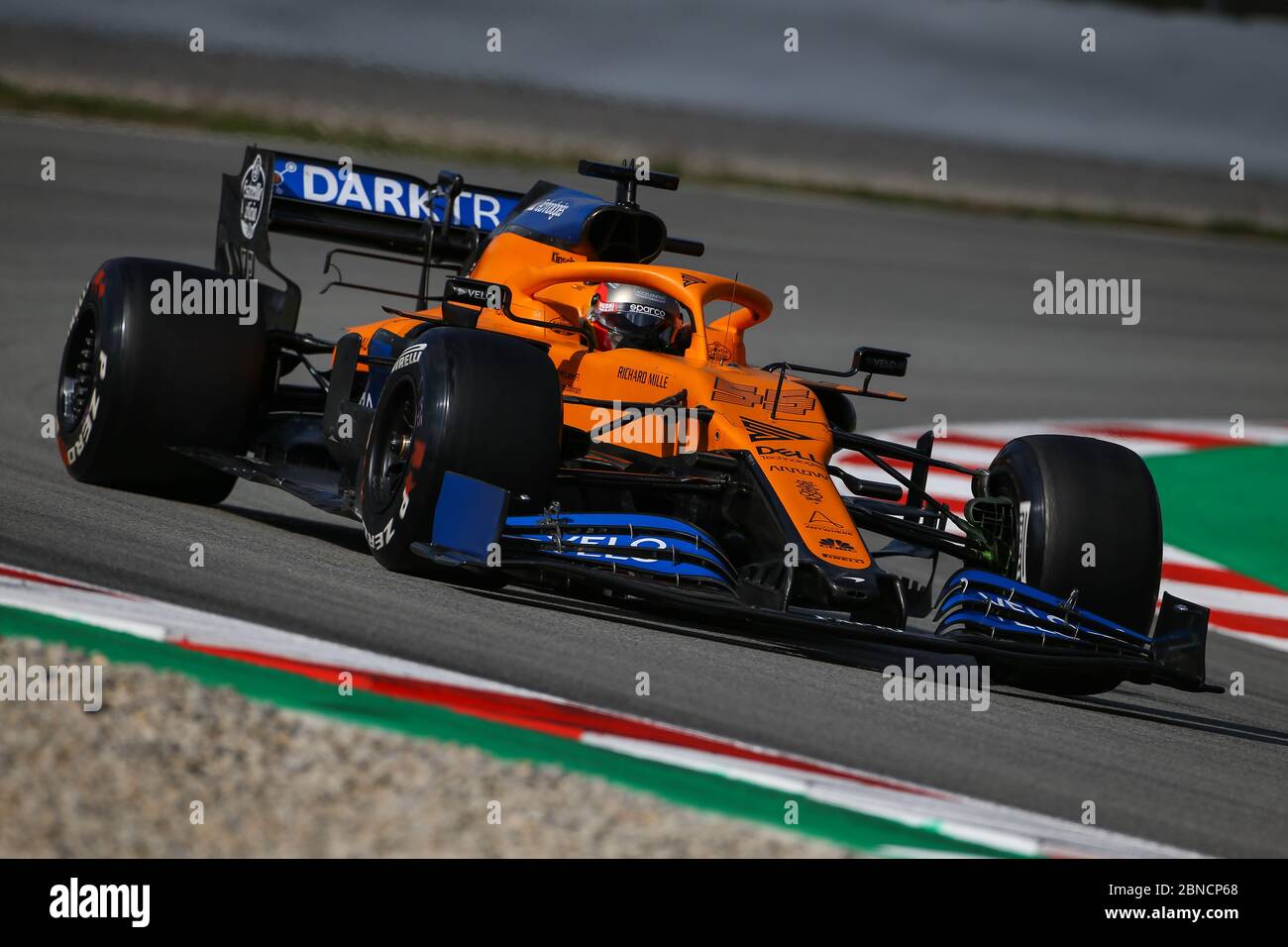 Carlos Sainz Jr guida la McLaren MCL35 durante i test di F1 pre-stagione 2020 al Circuit de Catalunya, Montmelò, Spagna Foto Stock
