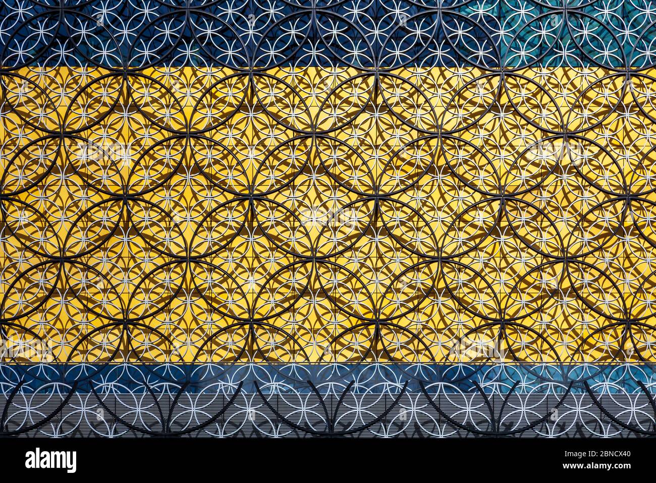 Particolare della facciata metallica della nuova Biblioteca di Birmingham in Centenary Square, Birmingham, Inghilterra Foto Stock