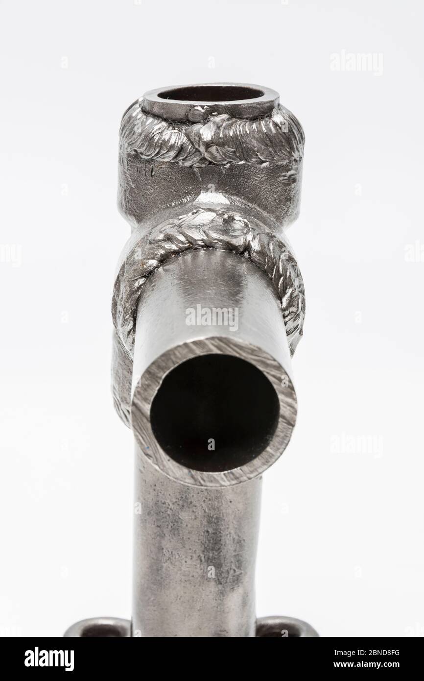 Sezioni di tubi con saldature difettose amatoriali. Foto Stock