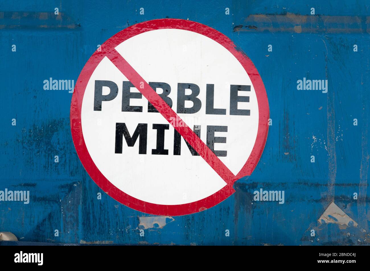 Firmare contro 'la miniera di Pebble' una miniera aperta che può interessare la pesca del salmone, Naknek, Bristol Bay, Alaska, USA, luglio. Foto Stock