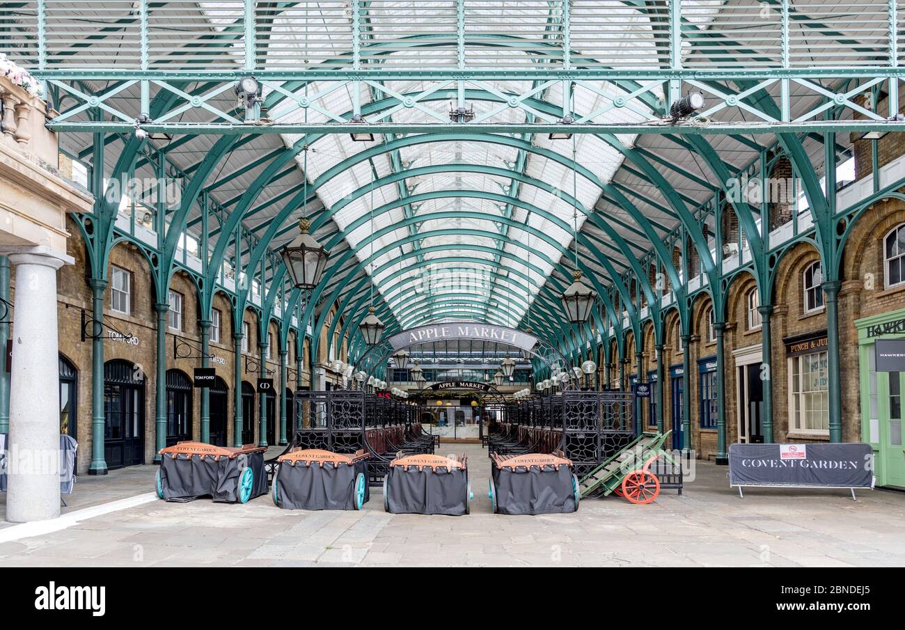 Il mercato vuoto in Piazza Covent Garden Londra UK Foto Stock