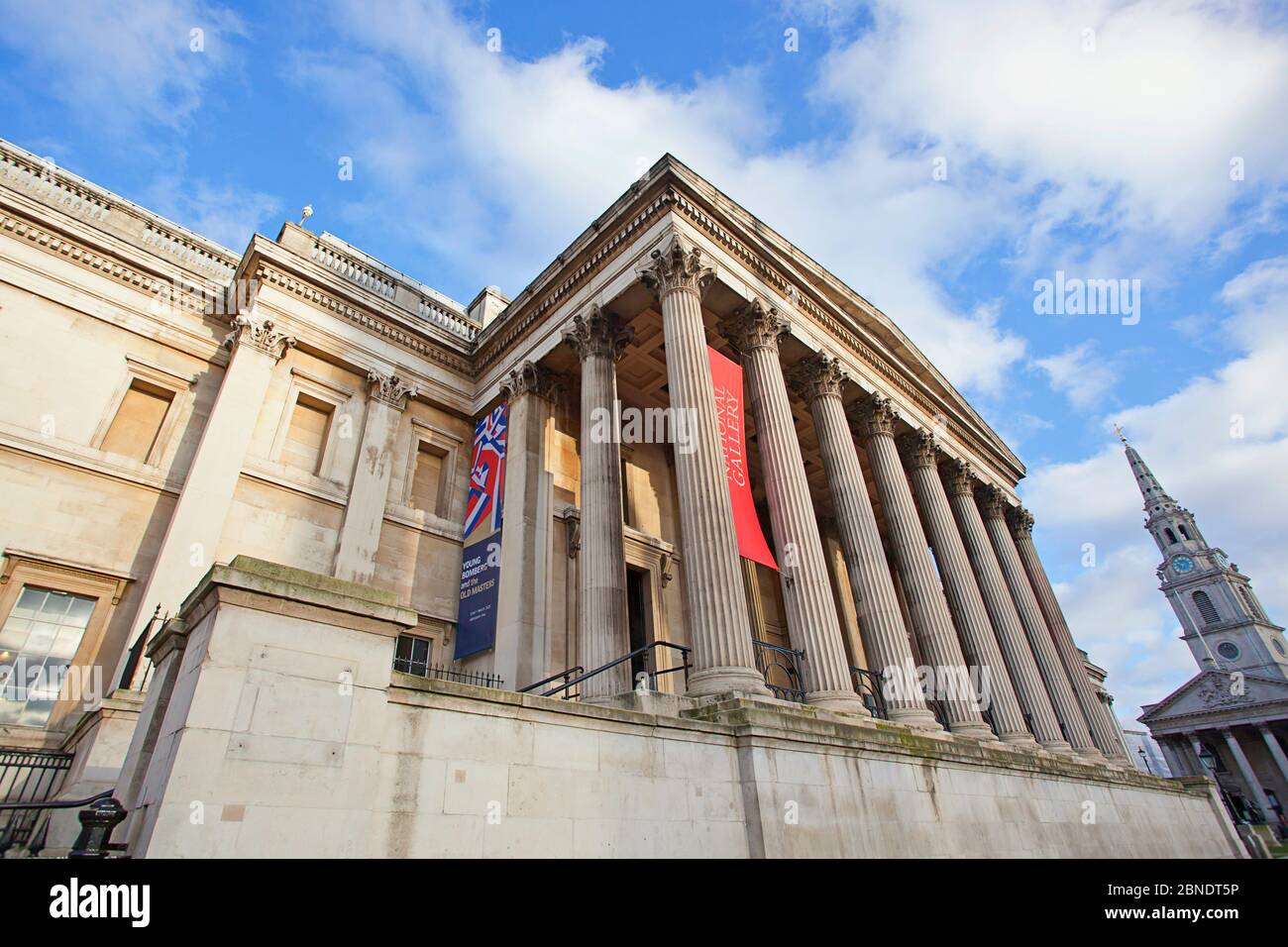 Fuori dalla National Gallery di Londra Foto Stock