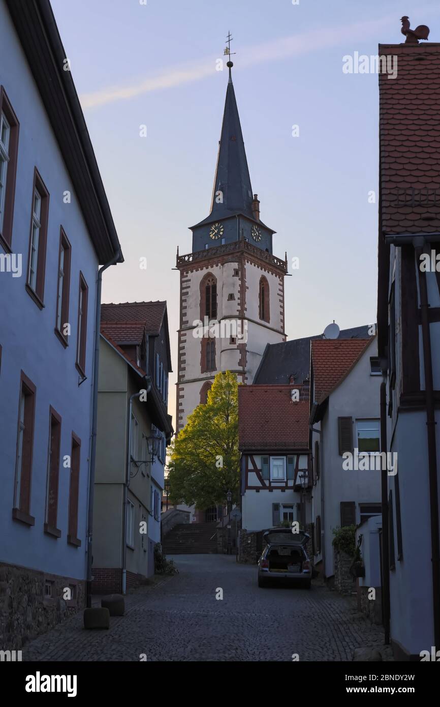 Kirchturm in der Altstadt Foto Stock