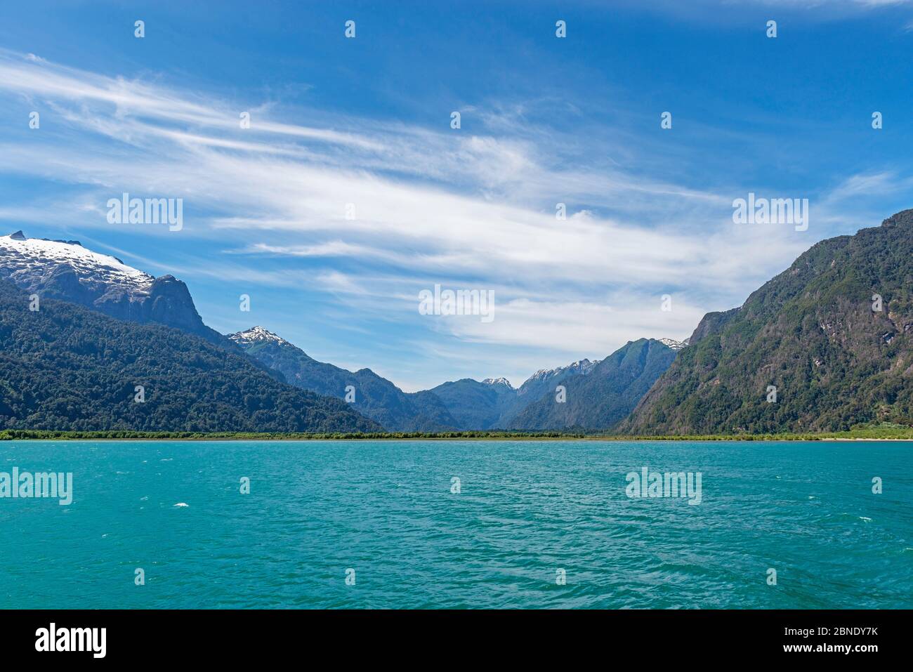 Lago All Saints (Lago Todos los Santos) nel Distretto dei Laghi cileno vicino a Puerto Varas e Puerto Montt, Cile. Foto Stock