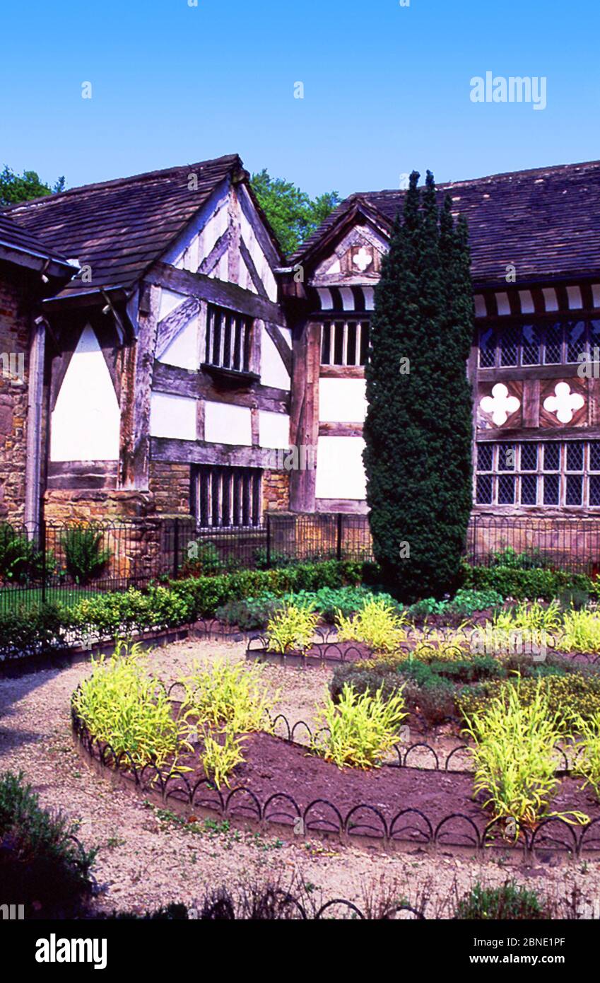 Smithills Hall è una casa padronale classificata di grado i, e un monumento in programma a Smithills, Bolton, Inghilterra. È di proprietà del popolo e libero di entrare Foto Stock