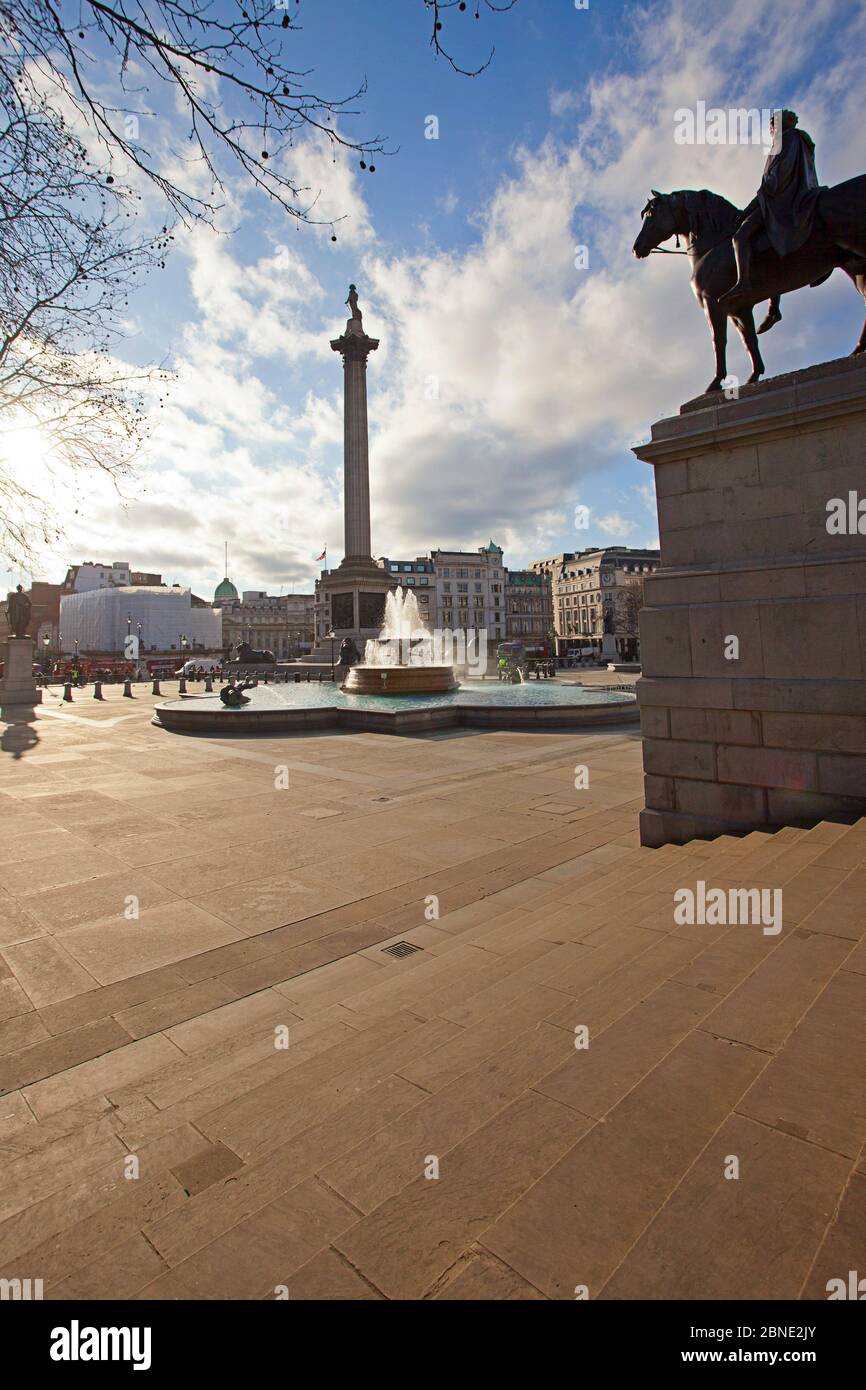 Colonna di Nelsons e statua di Re Giorgio IV, Trafalgar Square, Londra Foto Stock