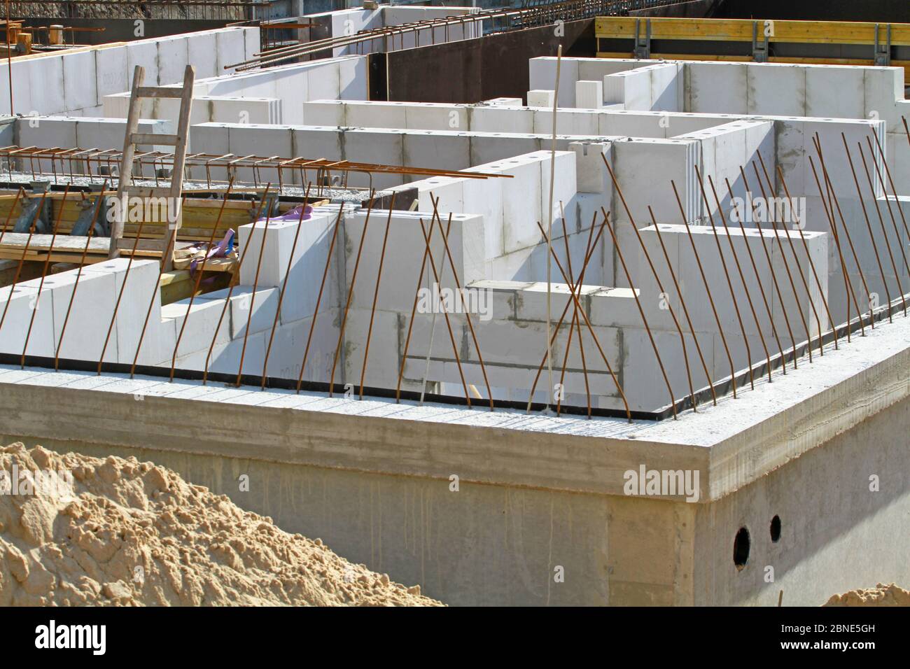 costruzione di conchiglia di un edificio residenziale seminterrato Foto Stock