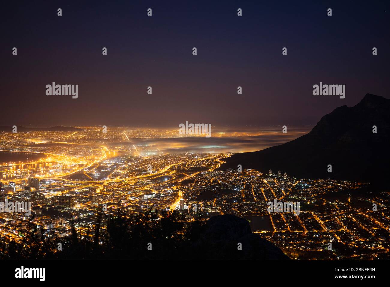 Città del Capo, vista di notte dal Lions Head, Sudafrica Foto Stock