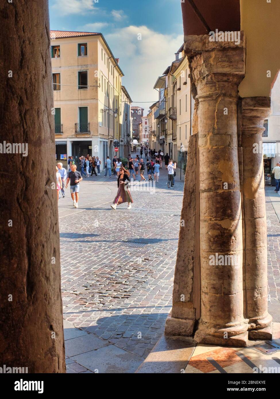 San Viterbo, Vicenza, Veneto, Italia. Piazza Libertà è il luogo più centrale e vivace della città. Foto Stock