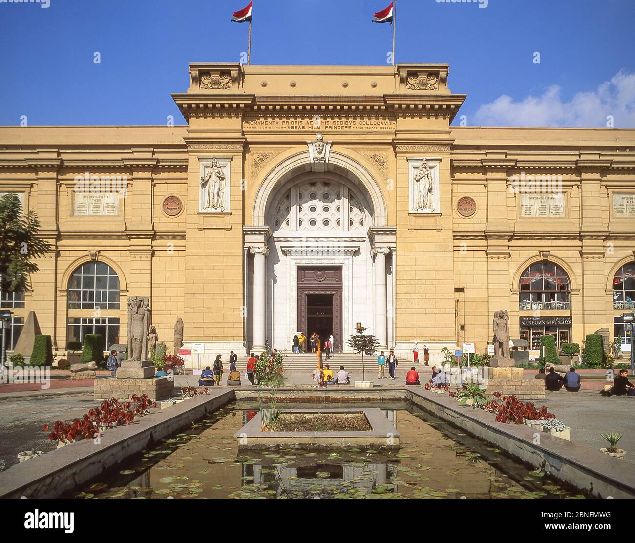 Ingresso al Museo delle Antichità Egizie (Museo Egizio), Piazza Tahrir, il Cairo, Repubblica d'Egitto Foto Stock