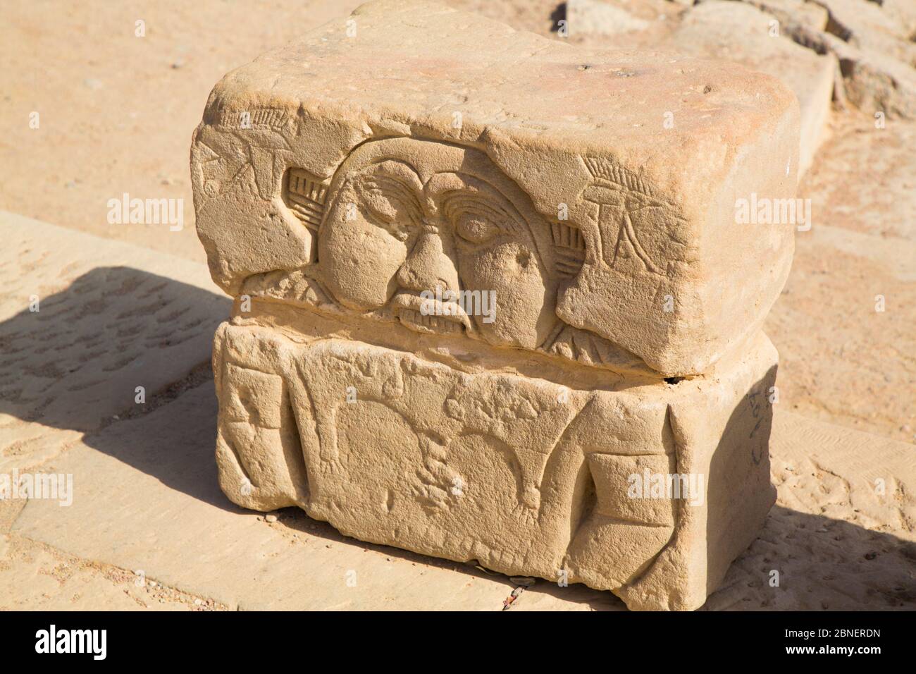 Scultura di Dio Bes, Tempio di Hathor, Tempio di Iside, Patrimonio dell'Umanità dell'UNESCO, Isola di Philae, Assuan, Egitto Foto Stock