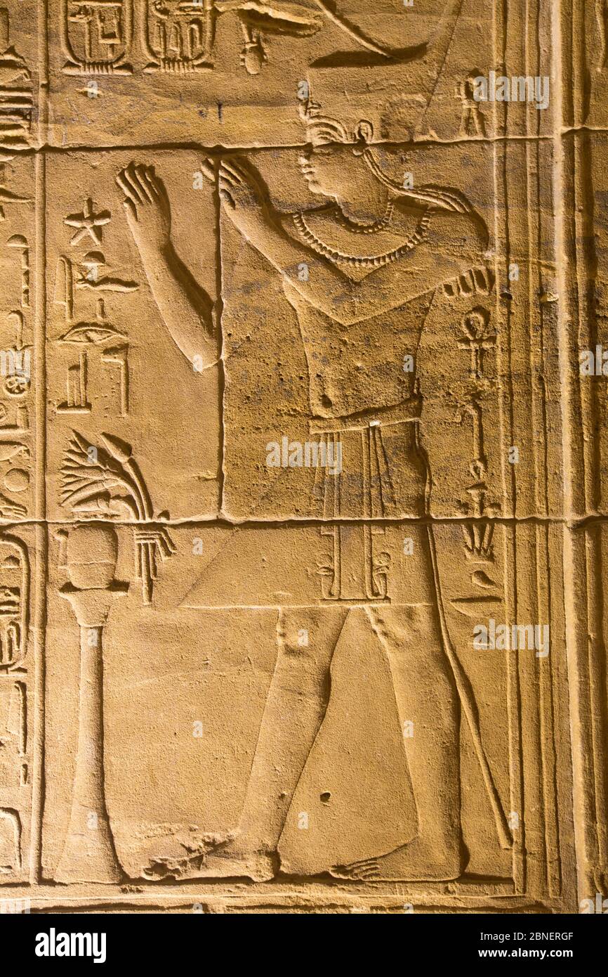 Rilievo del Faraone, Santuario, Tempio di Iside, Patrimonio Mondiale dell'UNESCO, Isola di Philae, Assuan, Egitto Foto Stock