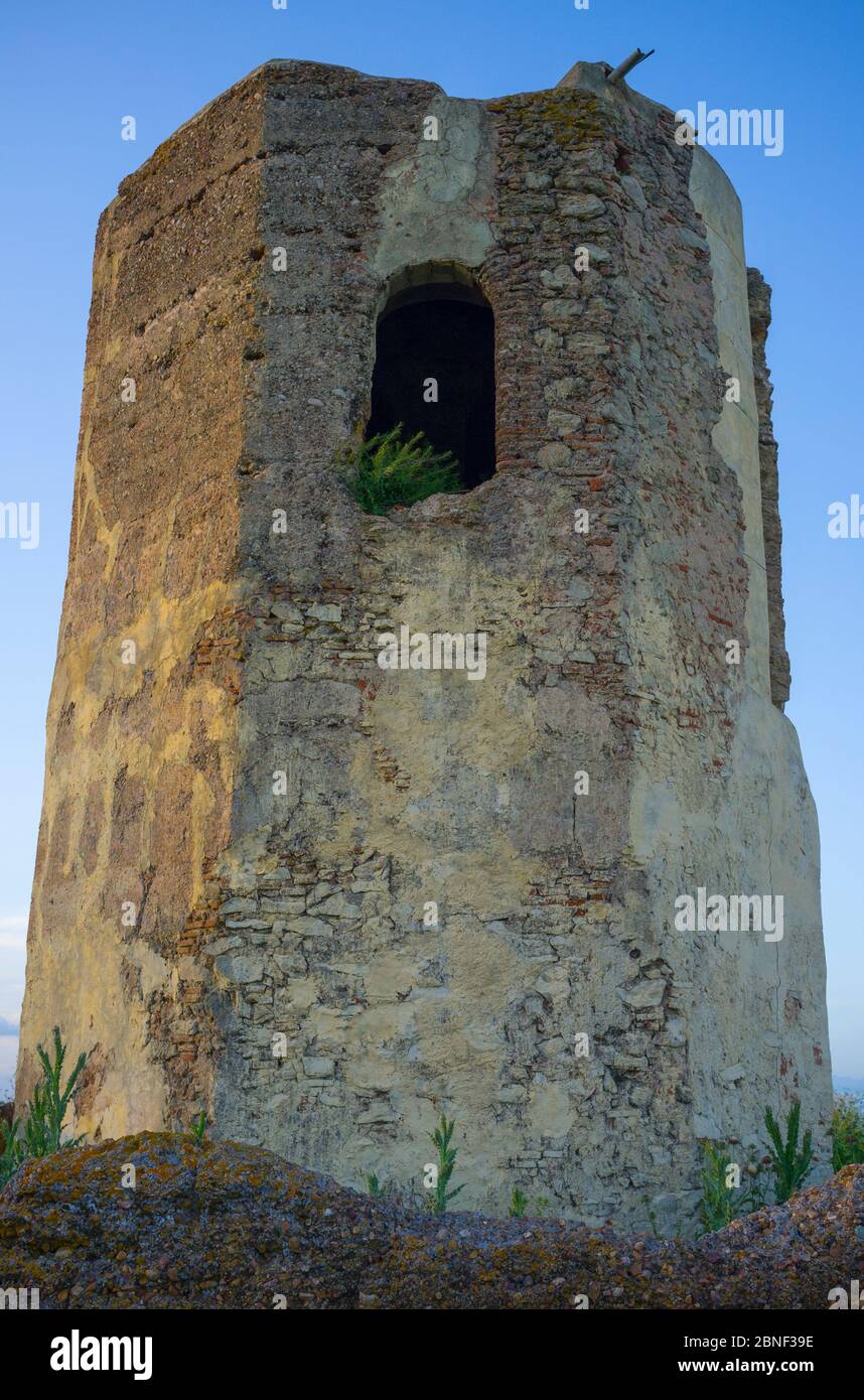 Torre di guardia di Almohad di Ibn Marwan o Los Rostros, periferia Badajoz, Extremadura, Spagna Foto Stock