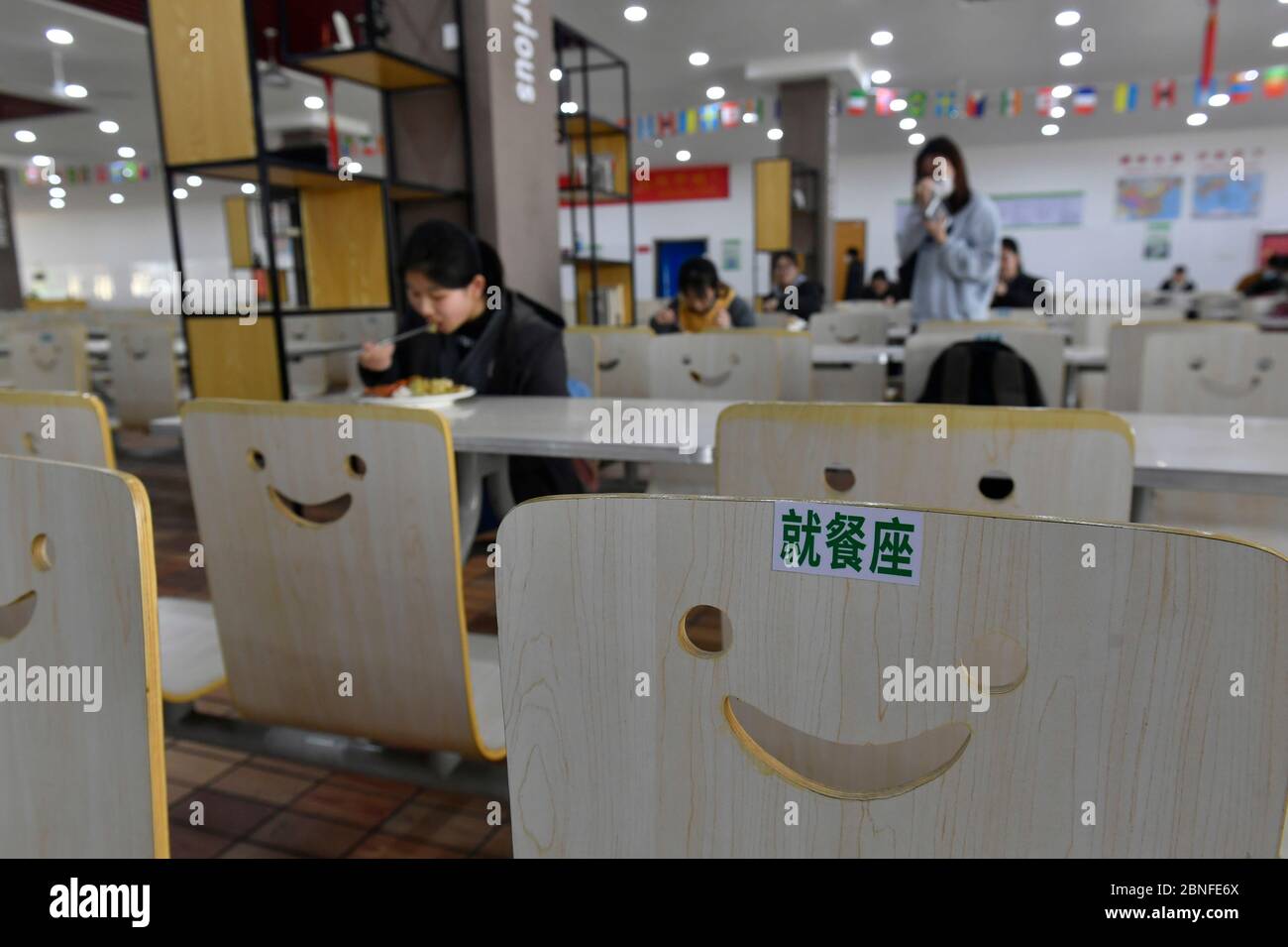 Tutti gli studenti dei gradi 9 e 12 tornano a scuola e ricominciare la lezione oggi, città di Nanchang, provincia di Jiangxi della Cina meridionale, 7 aprile, 2020 studenti Foto Stock