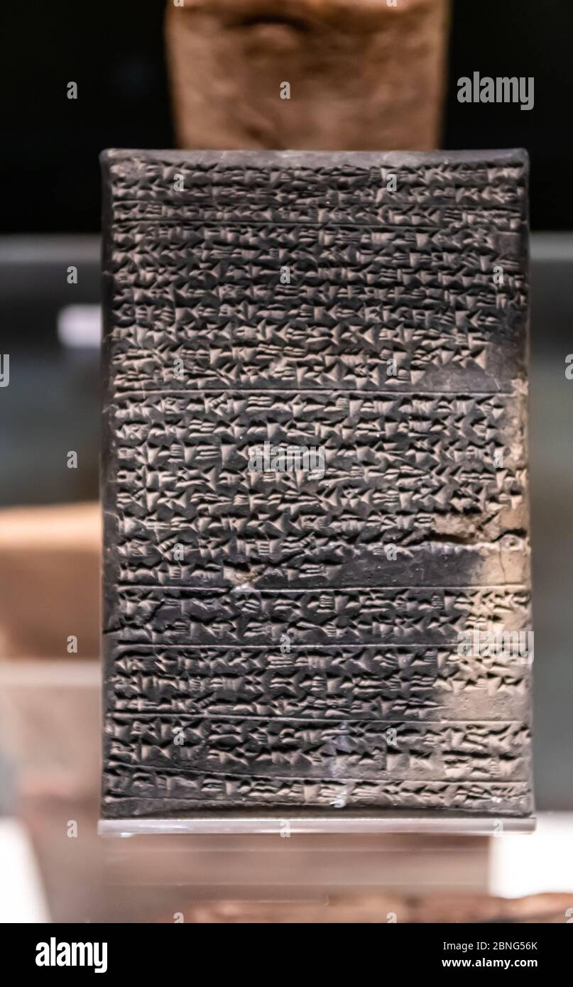 Una tavoletta di pietra Hittite con antico alfabeto scolpito - reperti da Anatolia, Corum Turchia Foto Stock