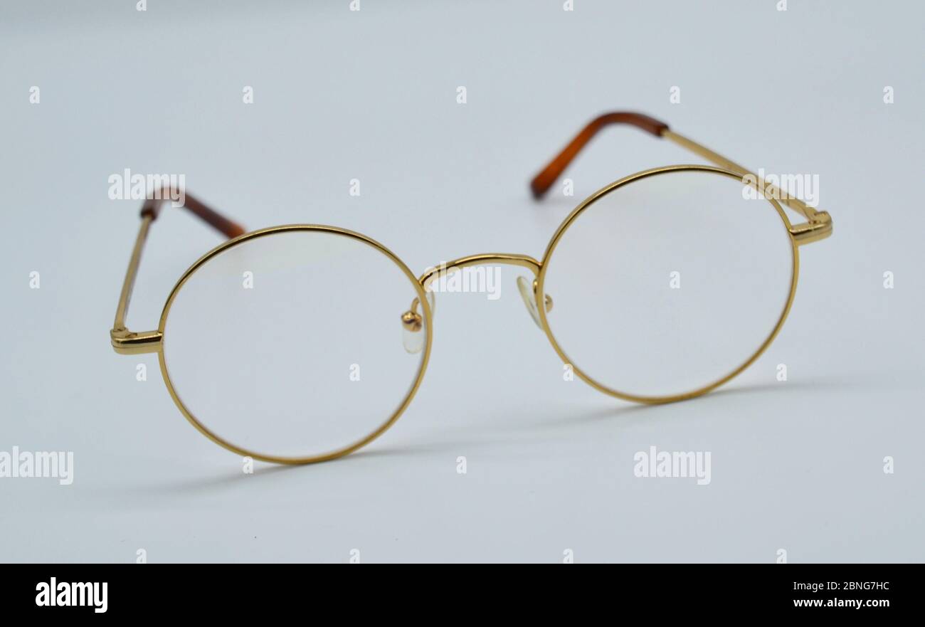 Montature Per Occhiali D'oro Immagini e Fotos Stock - Alamy