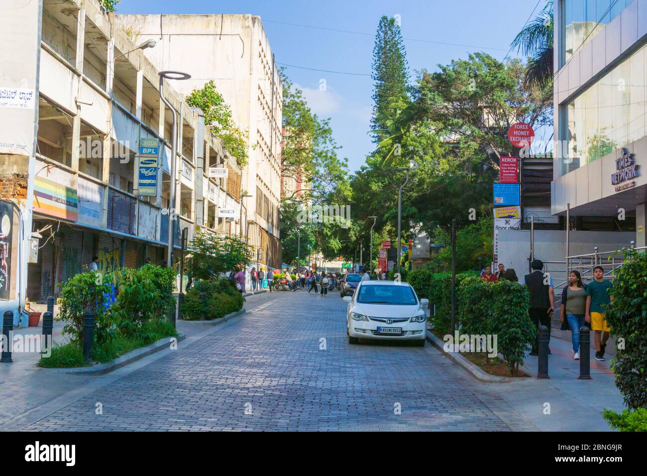 La famosa Church Street si trova nel quartiere commerciale di Bangalore (India) Foto Stock