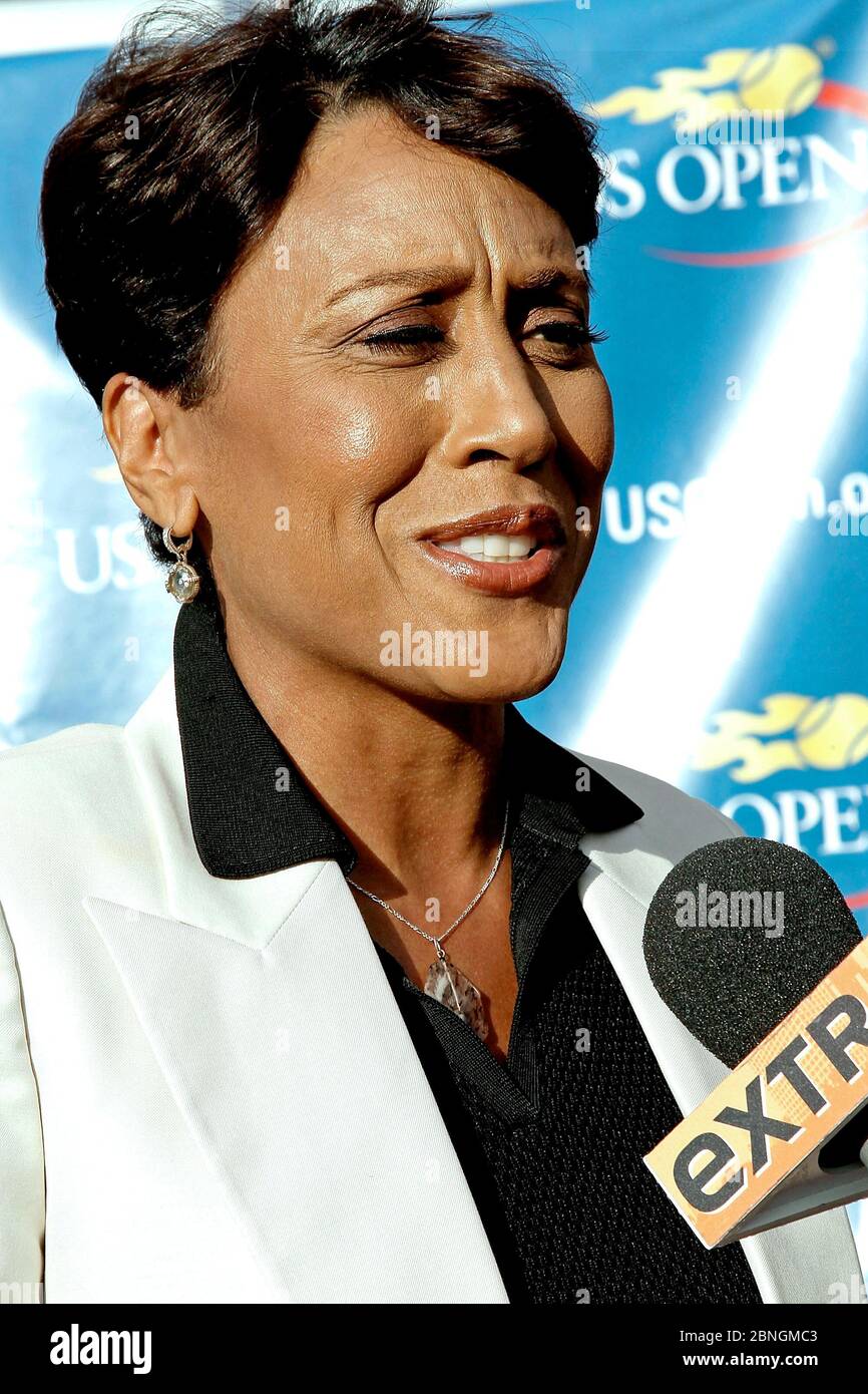 New York, NY, Stati Uniti. 29 agosto 2011. Robin Roberts alla cerimonia notturna di apertura degli Stati Uniti del 2011 presso l'USTA Billie Jean King National Tennis Center. Credit: Marco, Alamy Foto Stock