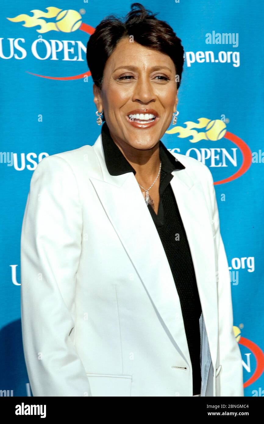 New York, NY, Stati Uniti. 29 agosto 2011. Robin Roberts alla cerimonia notturna di apertura degli Stati Uniti del 2011 presso l'USTA Billie Jean King National Tennis Center. Credit: Marco, Alamy Foto Stock