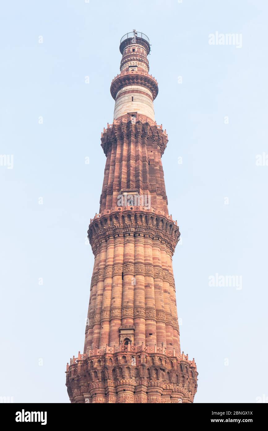 Il Qutb Minar, anche scritto come Qutub Minar e Qutab Minar a Nuova Delhi, India, gennaio 2020 Foto Stock