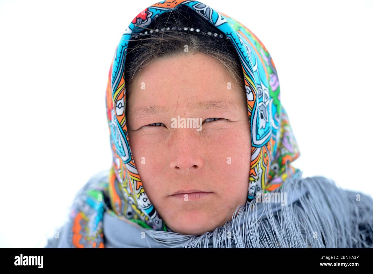 Ekaterina Yaptik, Portrat di Nenet donna. Distretto di Yar-sale, Yamal, Siberia nord-occidentale, Russia. Aprile 2016. Foto Stock