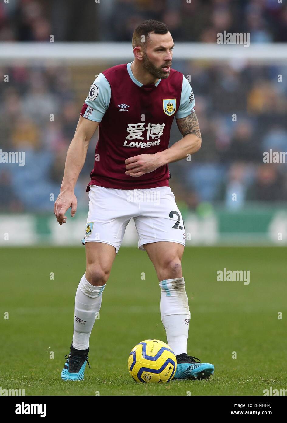 Burnley's Phil Bardsley durante il match di Premier League a Turf Moor, Burnley. Foto Stock