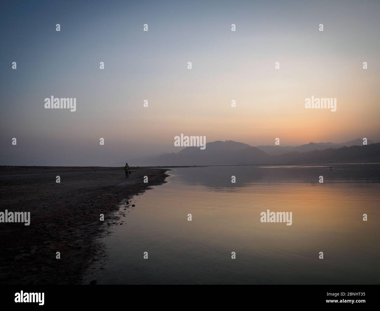 Un tramonto a Dahab Egitto alla Laguna Foto Stock