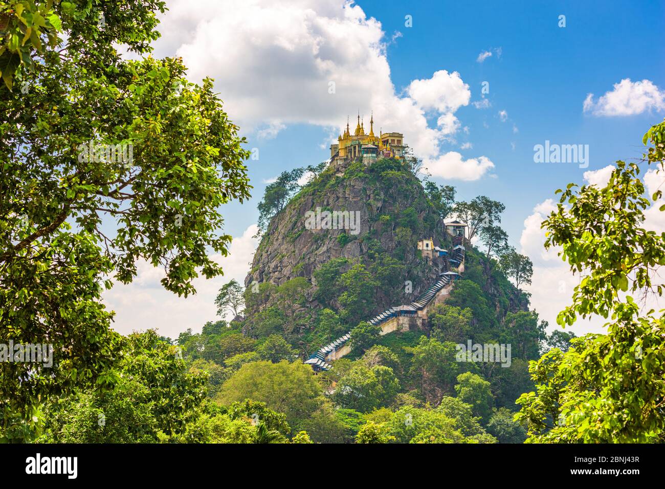 Monastero di Taung Kalat presso il Monte Pope, Divisione Mandalay, Myanmar. Foto Stock