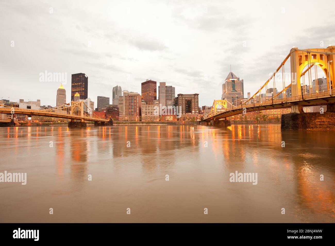Skyline del centro e Allegheny River, Pittsburgh, Pennsylvania, Stati Uniti Foto Stock