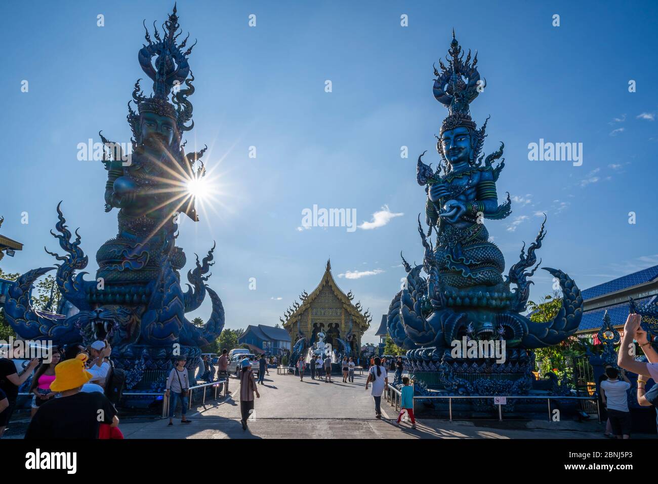 Wat Rong Suea Ten (Tempio Blu) a Chiang Rai, Thailandia, Sud-Est Asiatico, Asia Foto Stock