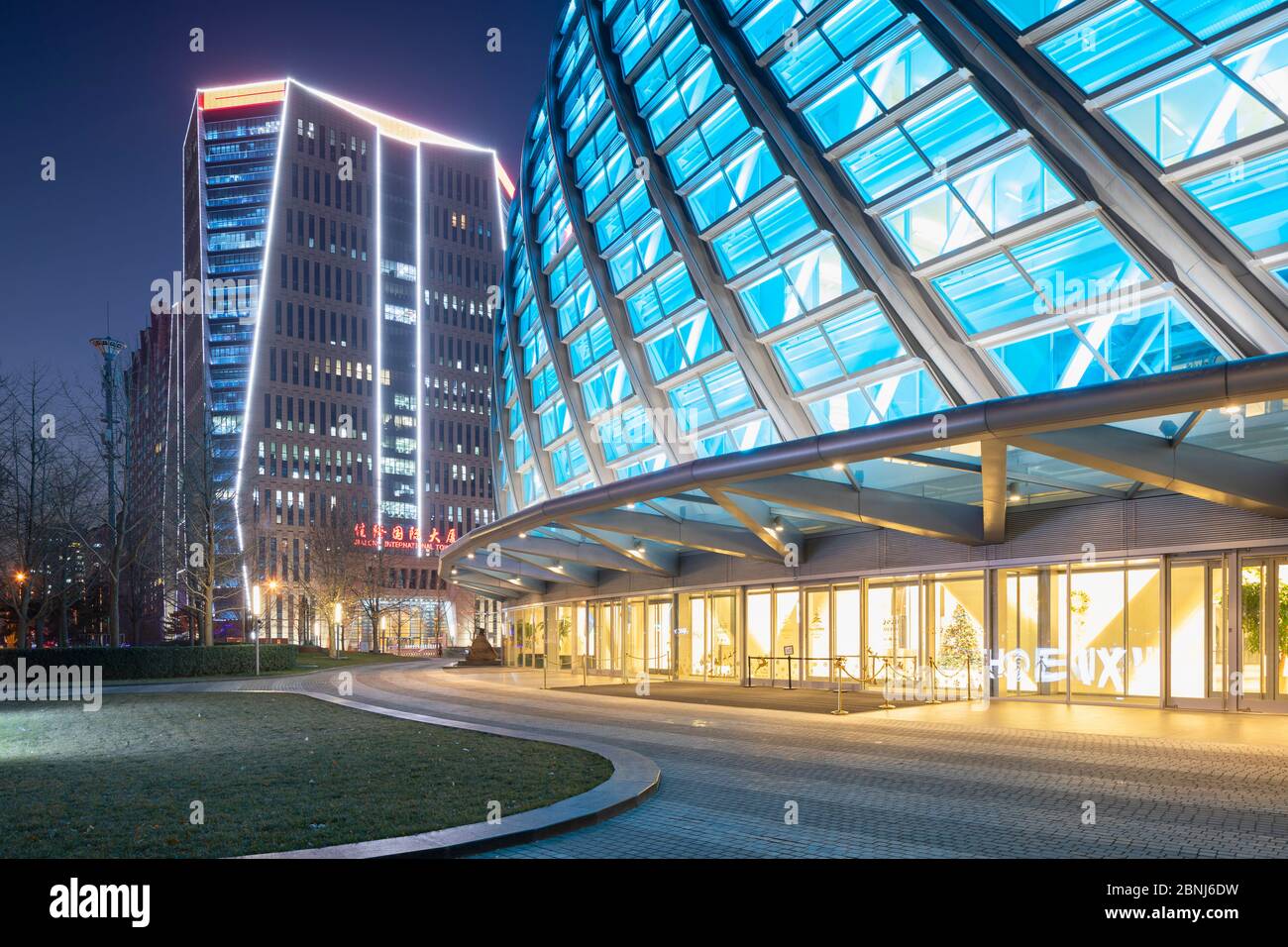 Phoenix International Media Center al crepuscolo, Pechino, Cina, Asia Foto Stock