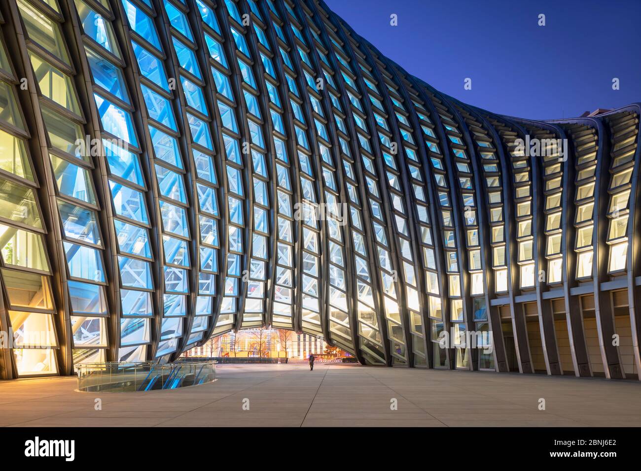Phoenix International Media Center al crepuscolo, Pechino, Cina, Asia Foto Stock