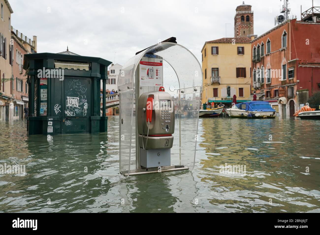 Cabina telefonica a venezia immagini e fotografie stock ad alta ...