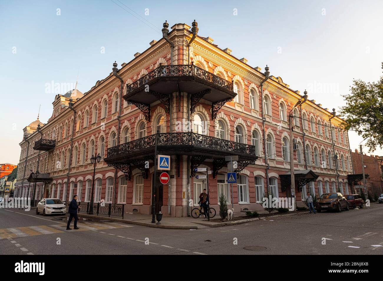 Edifici storici nella città vecchia di Astrakhan, Astrakhan Oblast, Russia, Eurasia Foto Stock