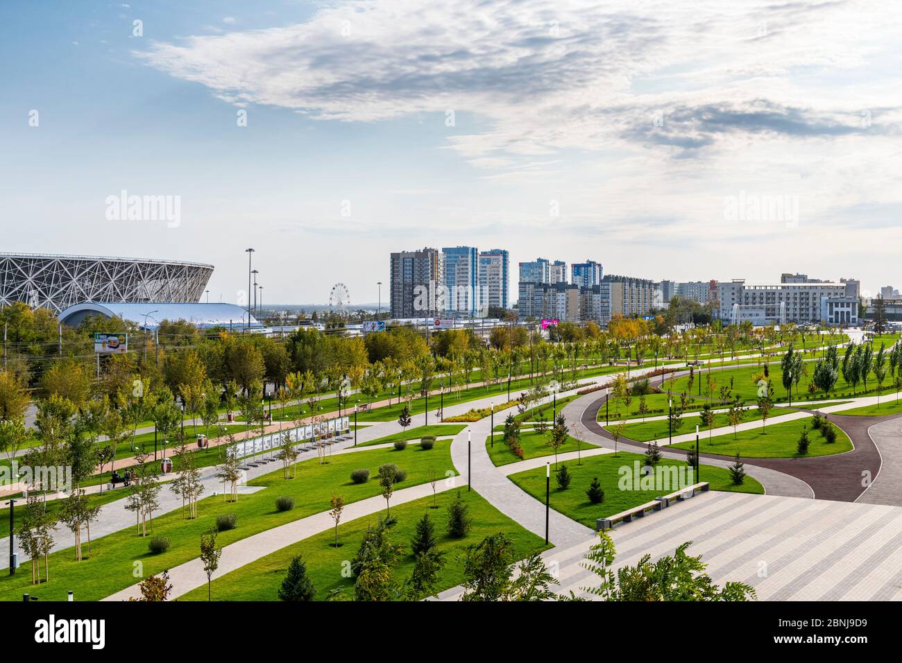 Volgograd Arena e Mamayev Kurgan, Volgograd, Volgograd Oblast, Russia, Eurasia Foto Stock