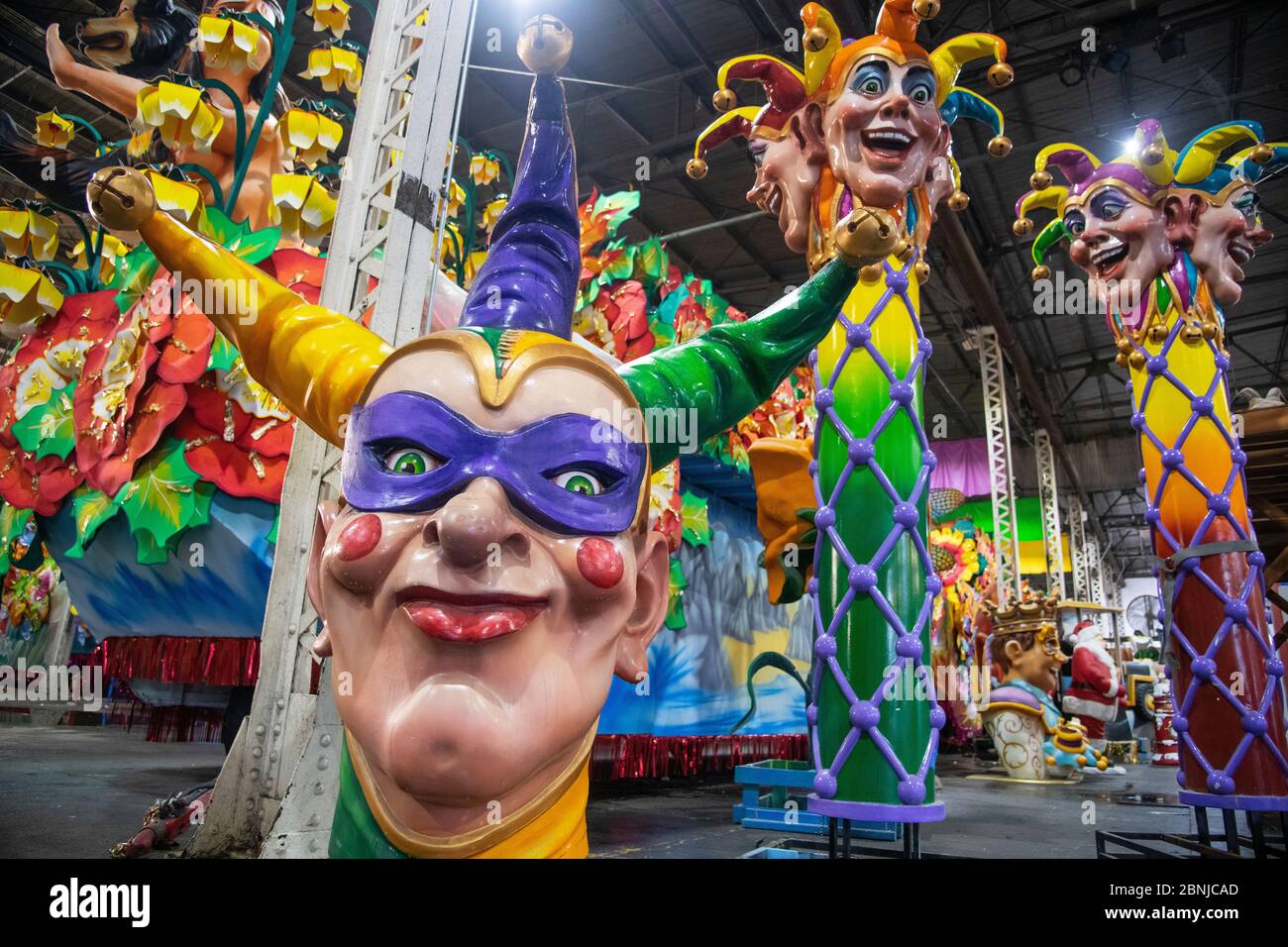 Clown figure che compariranno su un galleggiamento della parata di Mardis Gras, New Orleans, Louisiana, Stati Uniti d'America, America del Nord Foto Stock