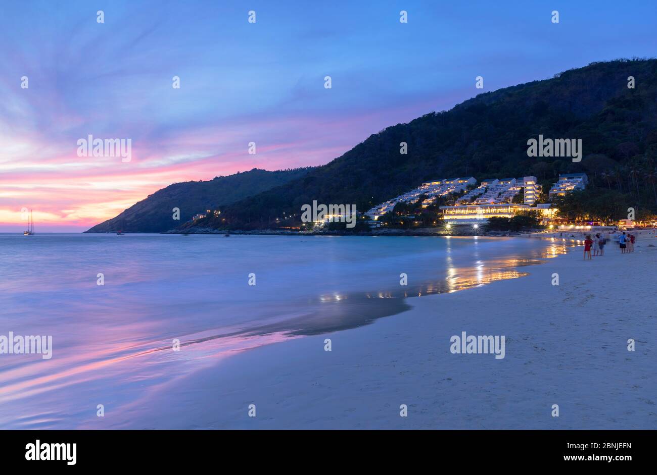 Hai Nan Beach al tramonto, Phuket, Thailandia, Sud-est asiatico, Asia Foto Stock