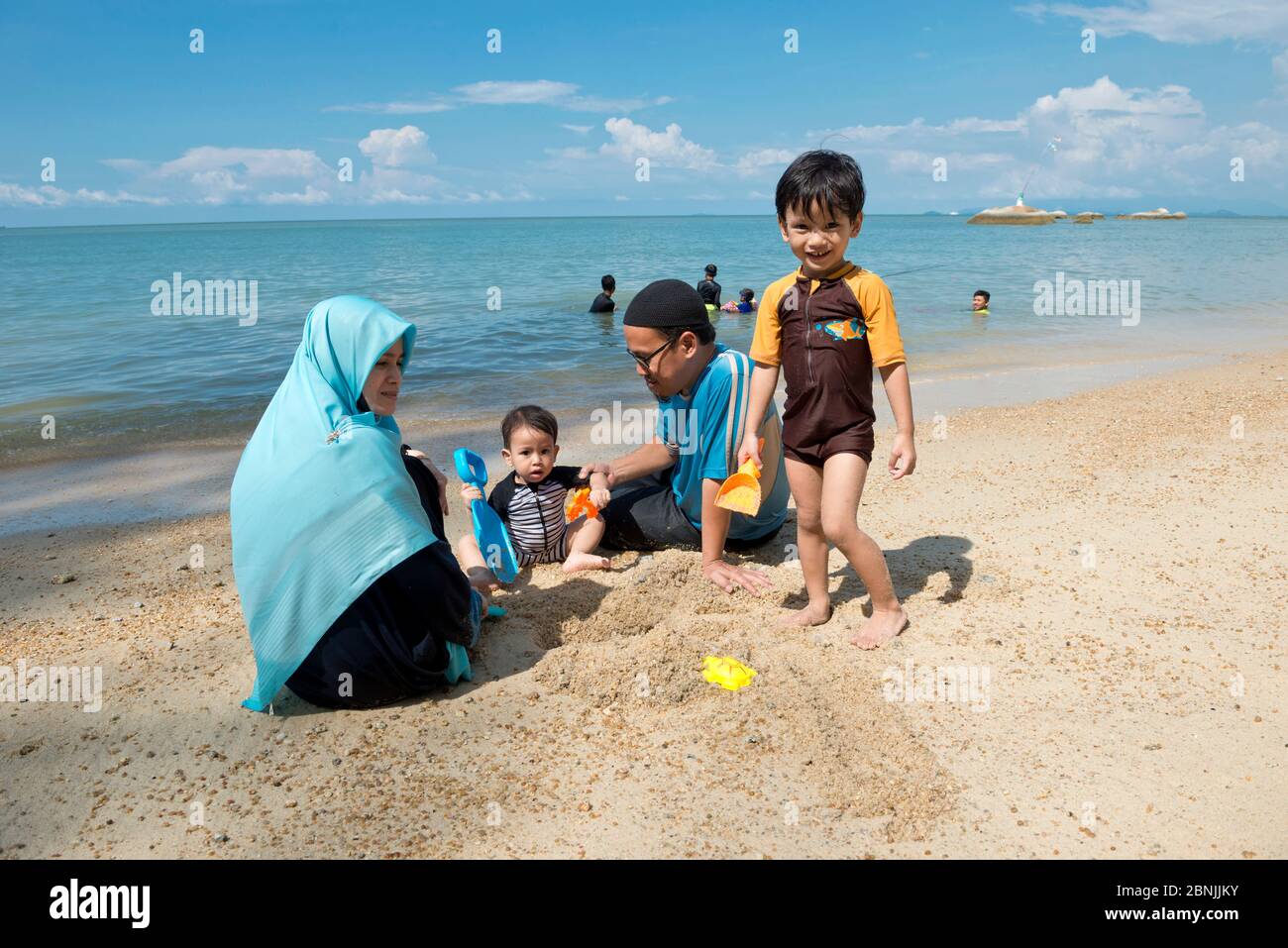 Malesia, Malaisie, île, Insel, isola, Penang, Malacca, ville, Città, George Town, plage local, lokaler Strand, spiaggia locale, gens, Leute, persone, famille, Famili Foto Stock