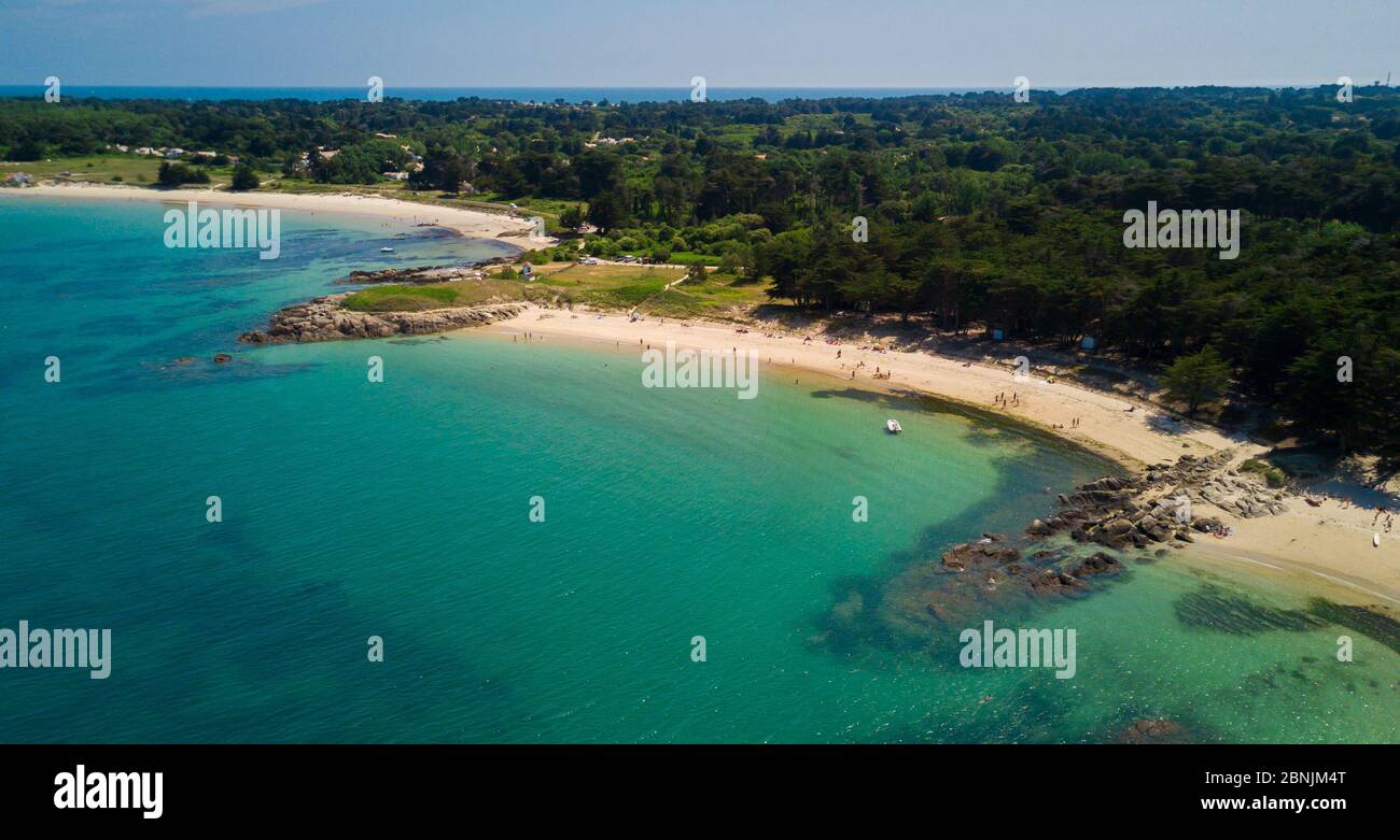 Belle spiagge a l'ile d'yeu, Francia, con acqua blu e chiara Foto Stock